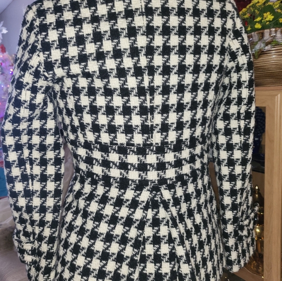 Classic houndstooth print wool coat. - Picture 4 of 4